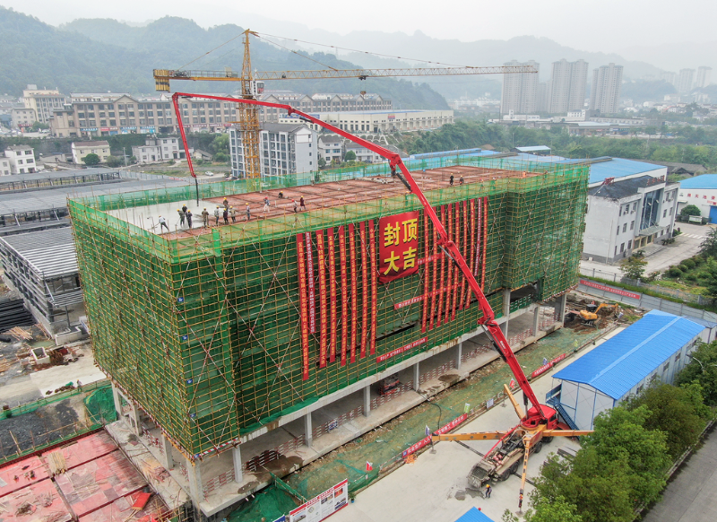 生活配套中心封顶现场 生活配套中心封顶现场